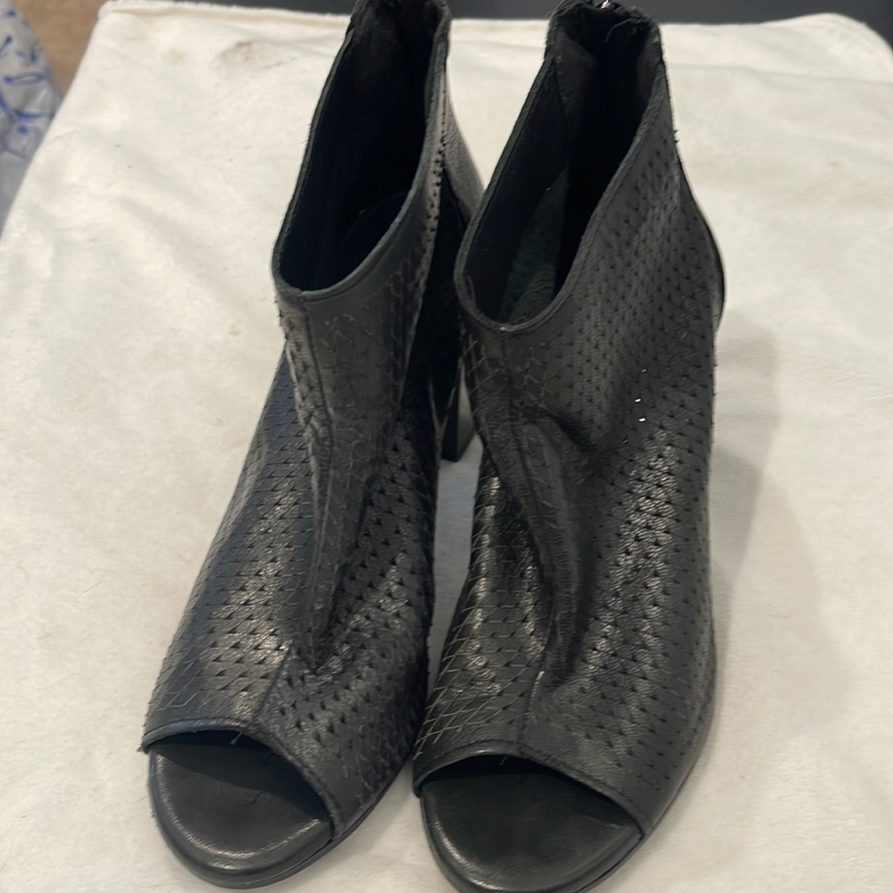 Kenneth Cole boot